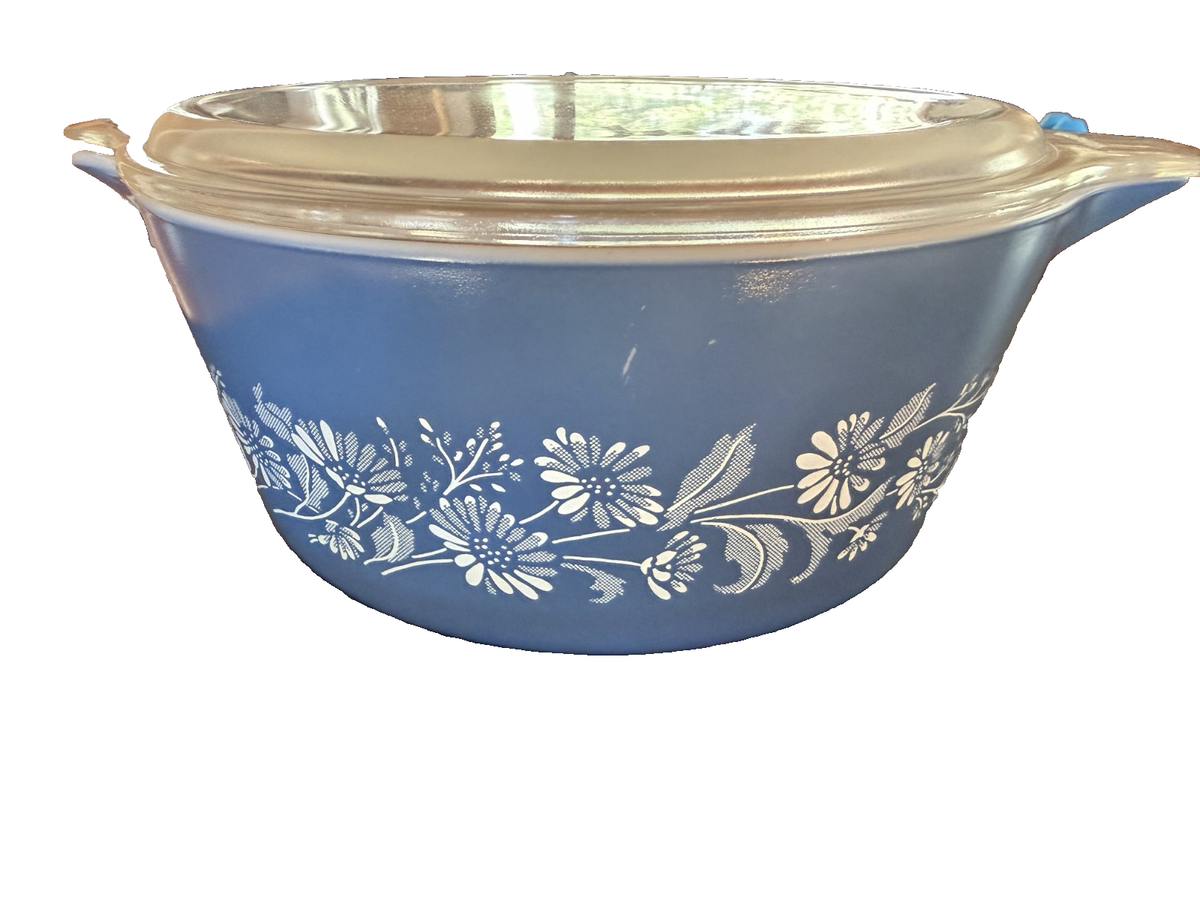 PYREX Colonial Mist Blue Daisy 2.5 quart casserole dish with lid