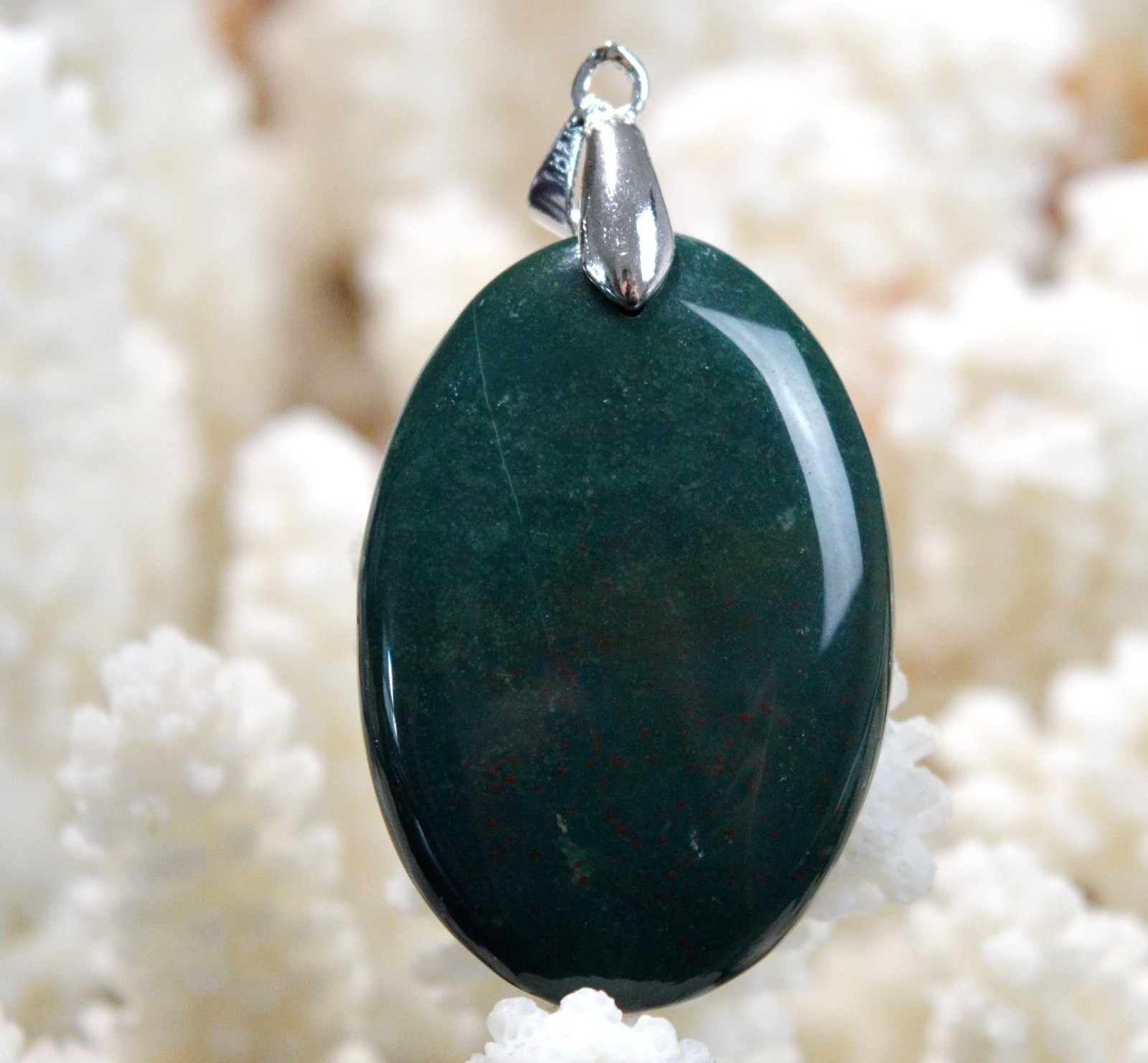 Pendentif jaspe héliotrope 52 carats et son cabochon en pierre naturelle du Brésil