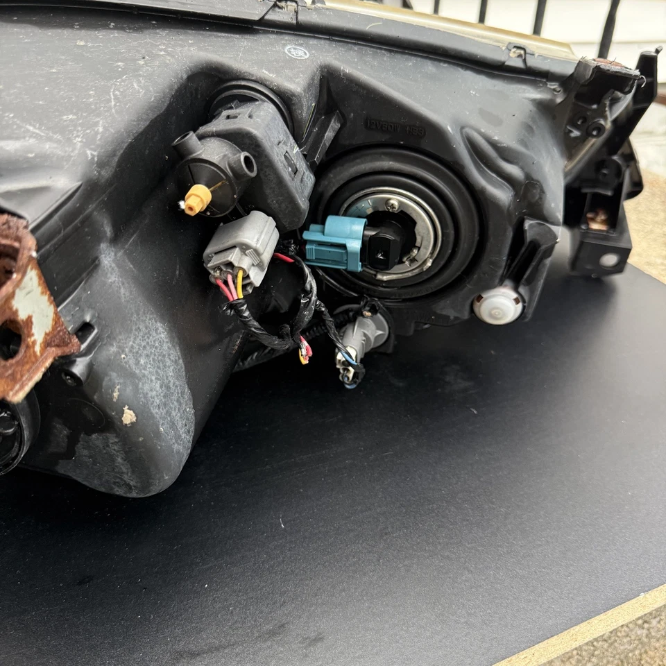 2005 2006 2008 Acura RL Xenon LH 05-08 Xenon HID Headlight OEM - Image 4 of 4