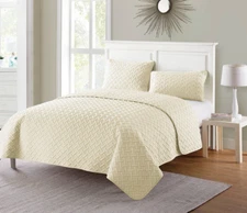 VCNY Home Nina Collection Quilt Set Reversible Coverlet Bedspread Ivory Queen 3p