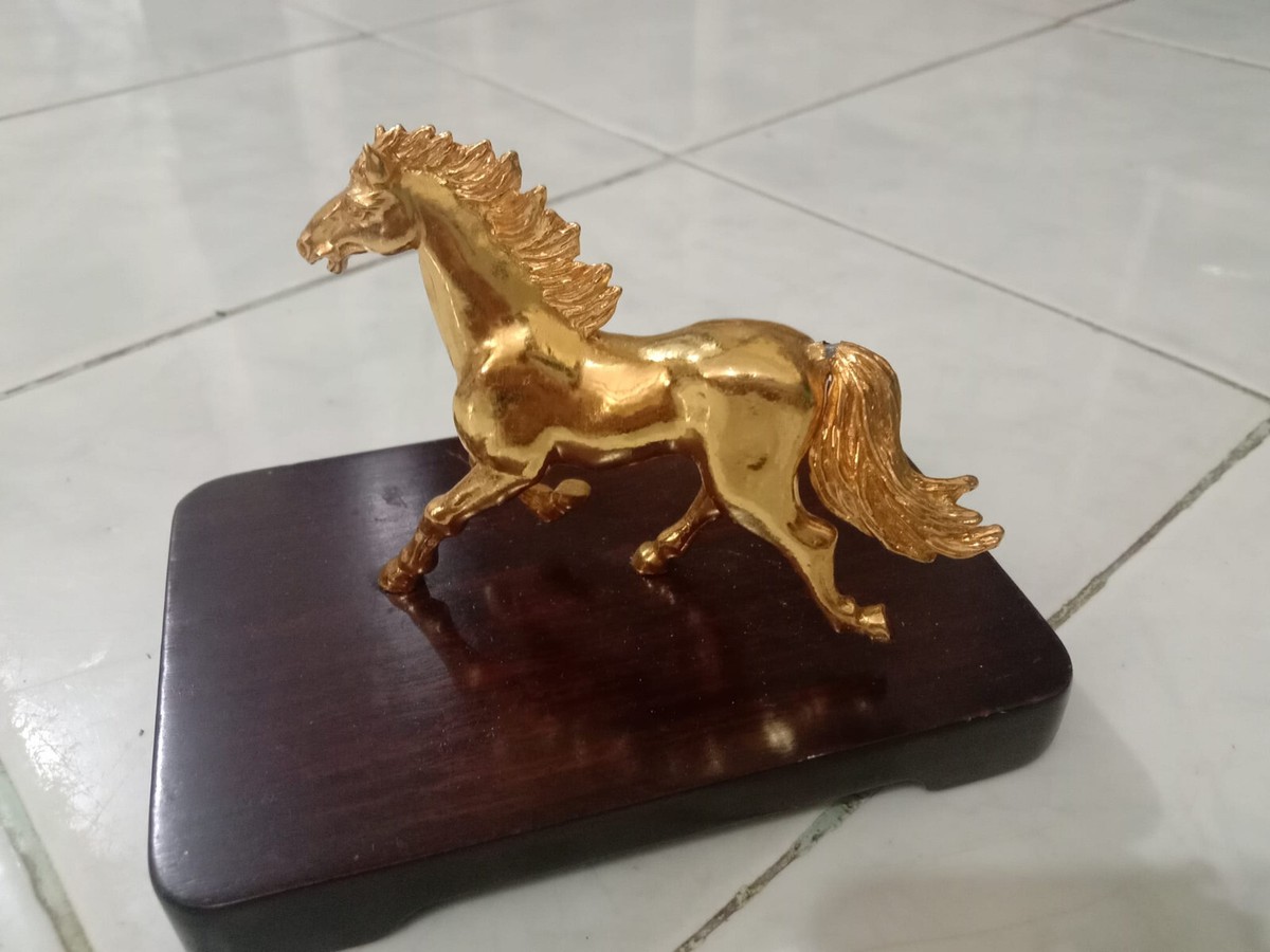 RISIS Singapore Horse Gold Plated 4