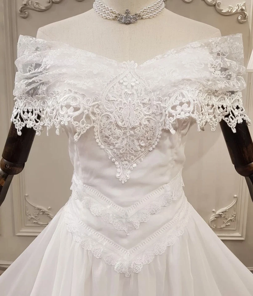 Vestidos de novia cortos de gasa con hombros descubiertos blancos marfil hasta el té Foto 2 de 4