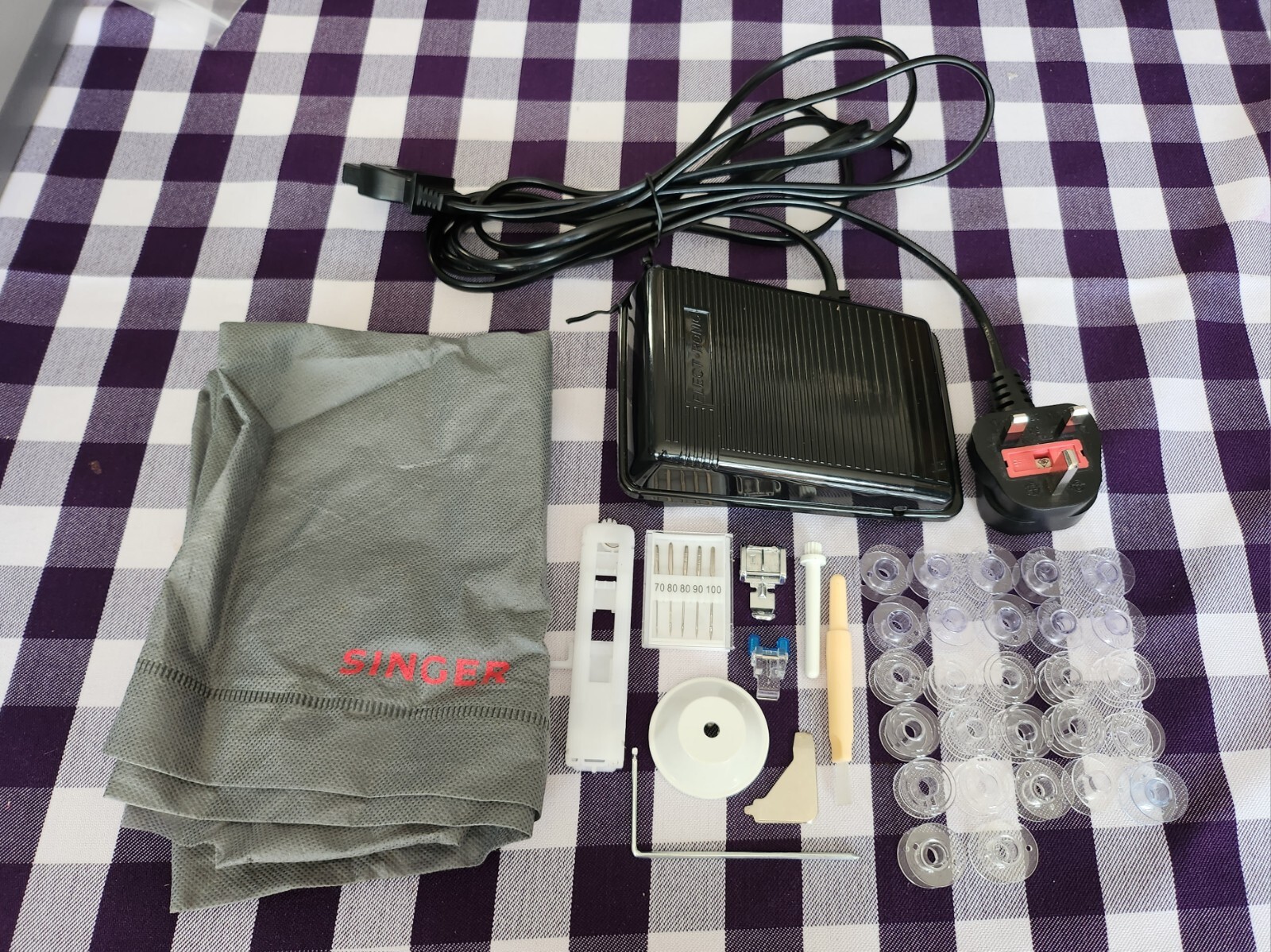 Singer Heavy Duty 4423 Sewing Machine Used Condition See