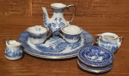 Vtg Miniature Mini China Tea Set Blue & White W Gold Trim Asian Design 8 Pcs 