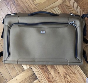 victorinox tri fold garment bag