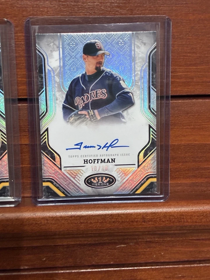 Tarjeta automática Trevor Hoffman 2025 Topps Tier One Prime Performers 9/10 y tarjeta 10/10 Foto 3 de 4