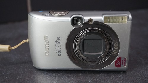 Canon Digital IXUS 970 IS 10.0MP Digital Camera - Silver - Picture 7 of 9