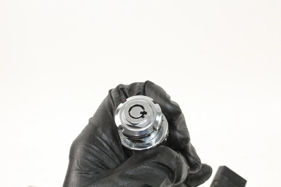 2001 01 Harley FXDX Dyna Super Glide Sport Ignition Lock with Key - Image 3 of 4