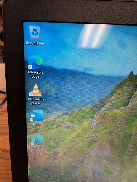 Portátil Lenovo IdeaPad 110 • Intel Pentium N3710 • 4GB • 128GB SSD • Win 11 Pro • Foto 3 de 4