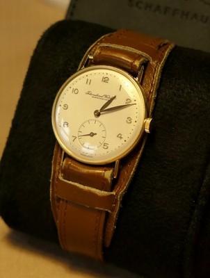 Elegante IWC Armbanduhr   1941   Gelbgold 585  - vollständig von IWC restauriert