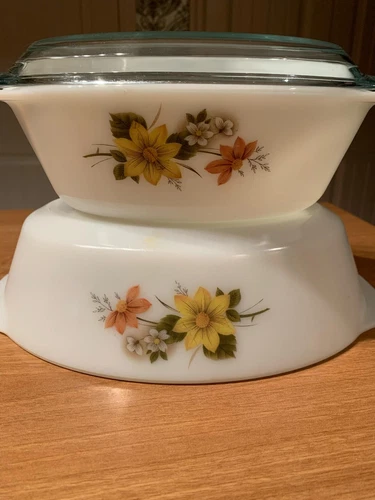 JAJ Pyrex ''Autumn Glory'' small and medium dish handled