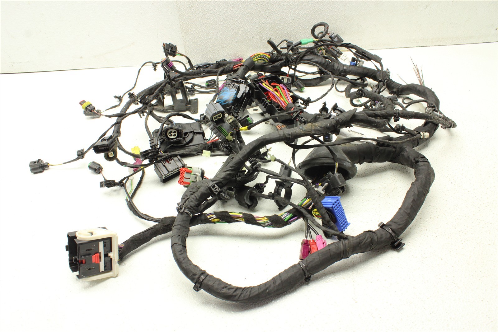 McLaren Artura 2025 Fuse box wiring harness