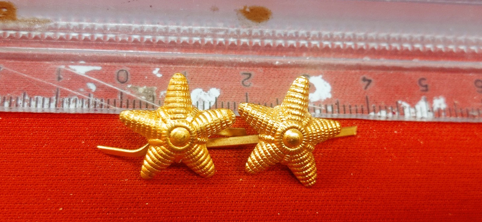 VECCHIE STELLETTE MILITARI IN METALLO DIVISA DROP UNIFORME UFFICIALE POSTWW2