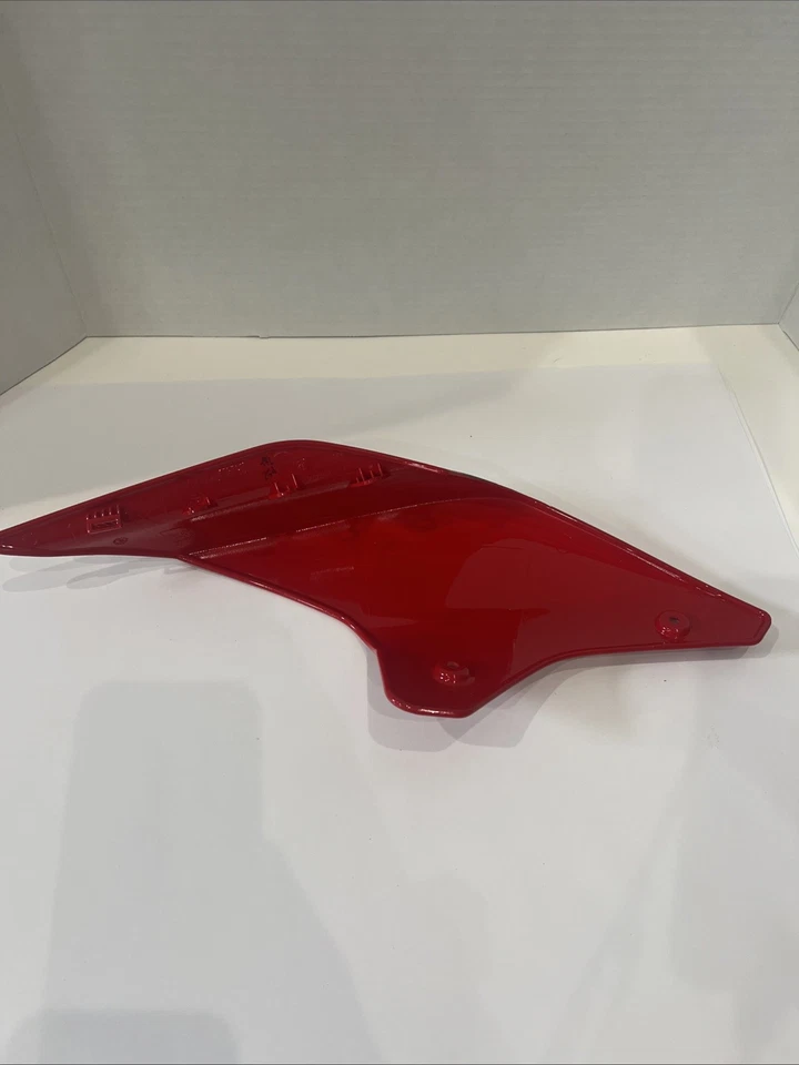 Carenagem traseira lateral esquerda 20-21 Ducati Panigale V4 V2 48216891A - Imagem 2 de 4