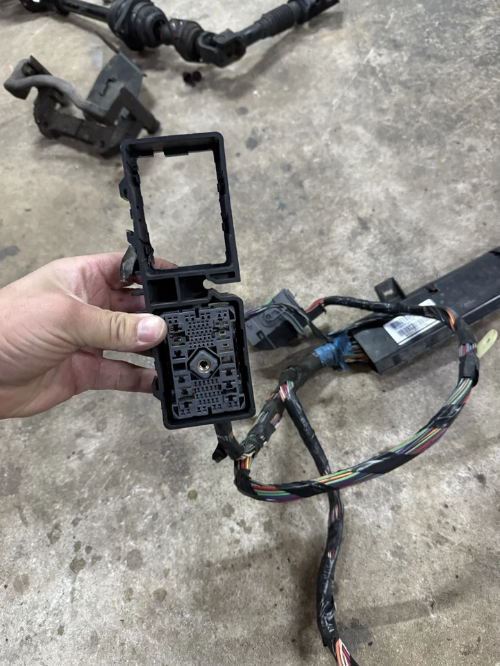 Ремень безопасности кузова 2007 Jeep Grand Cherokee WK Limited Hemi 56047867AE - Изображение 2 из 4