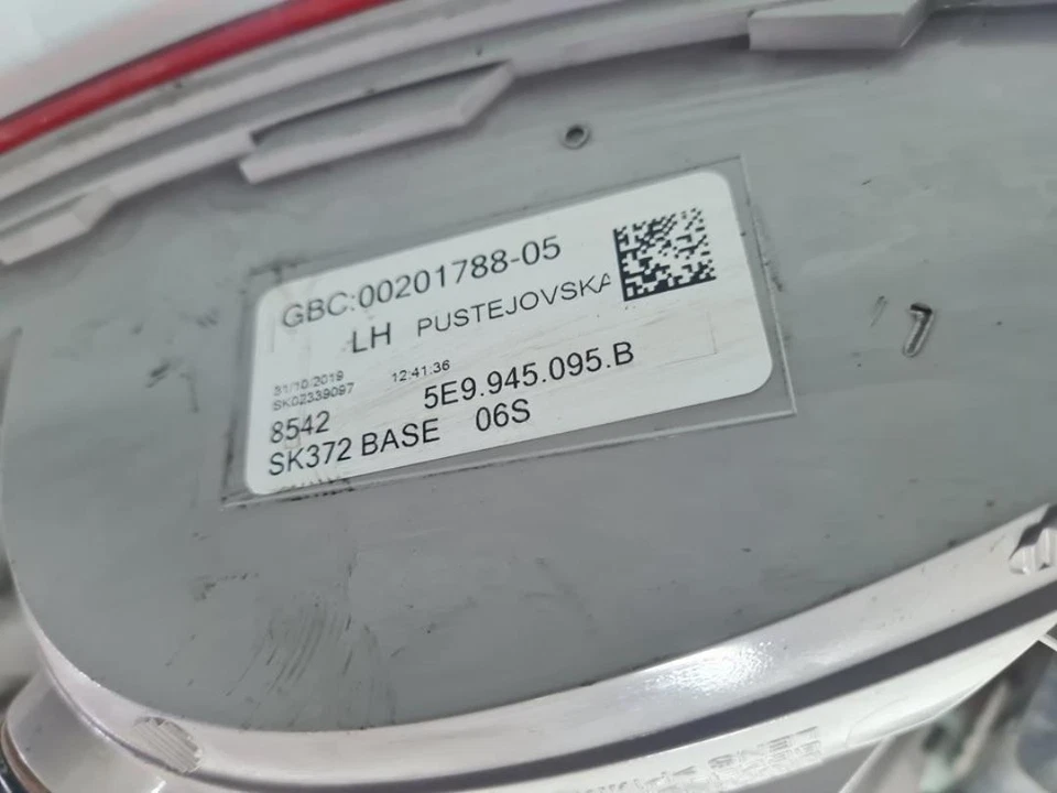 5E9945095B Enjoliveur Inf Feu Arriere Gauche pour SKODA OCTAVIA COMBI (5E 140688 - Photo 3/4