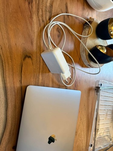 MacBook Pro 16’ Touch Bar intel i9 16gb ram 1tb ssd - Photo 5/8