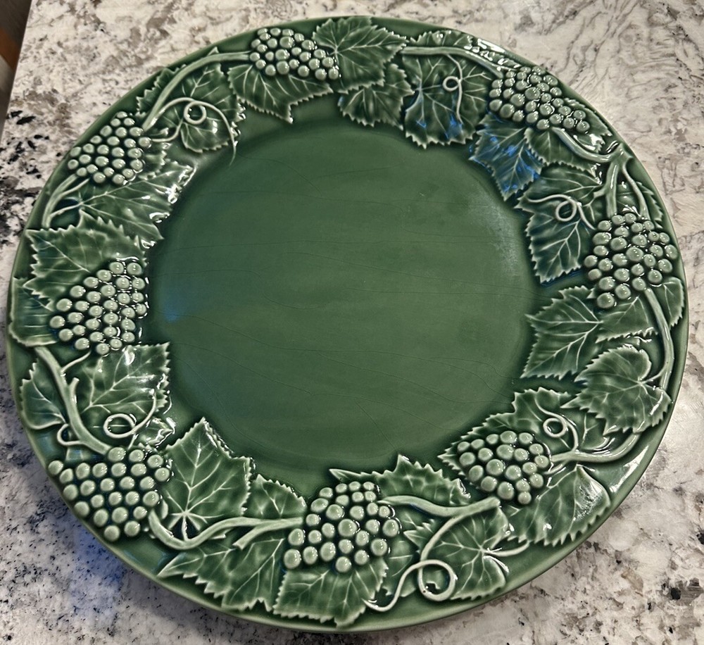 Bordallo Pinheiro Portugal Vintage GRAPE GREEN Leaf Embossed Chop Plate/Platter