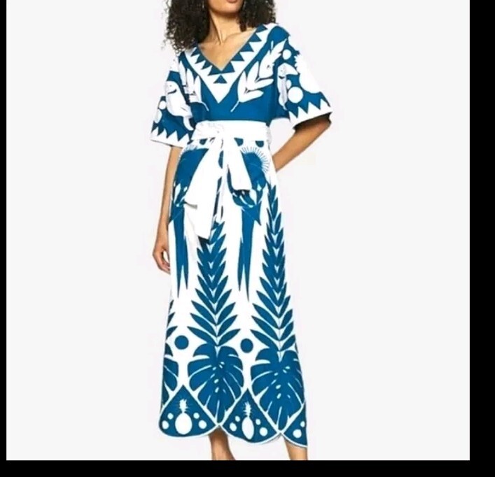 farm rio blue and white dress Women'Size S Off-White Floral Cascade Wavy and vibrant blue florals on a soft off S Farm Rio Blue Embroidered