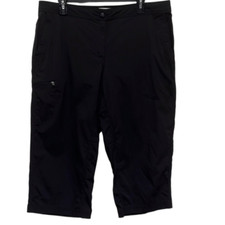 L.L. Bean womens pants Size 16 P black outdoor 3 zip pockets straight leg capri