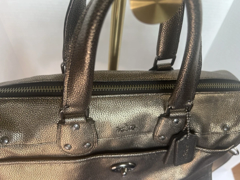 BOLSO DE HOMBRO COACH RHYDER CUERO METÁLICO DOS TONOS QB Latón 33739 Foto 4 de 4