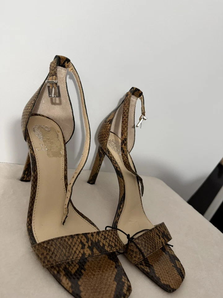 Sandalia de tacón de piel de serpiente sintética Vince Camuto para mujer talla 8 Foto 4 de 4