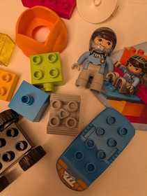 Lego Duplo 10824 Miles Space Adventure Disney - 23 pc 2016 - retired 100%