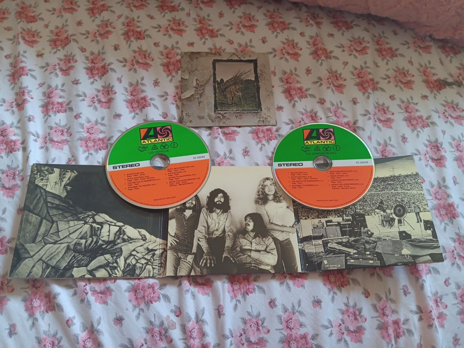Led Zeppelin CD Set 2  CDs 16 iconic songs 🎵 