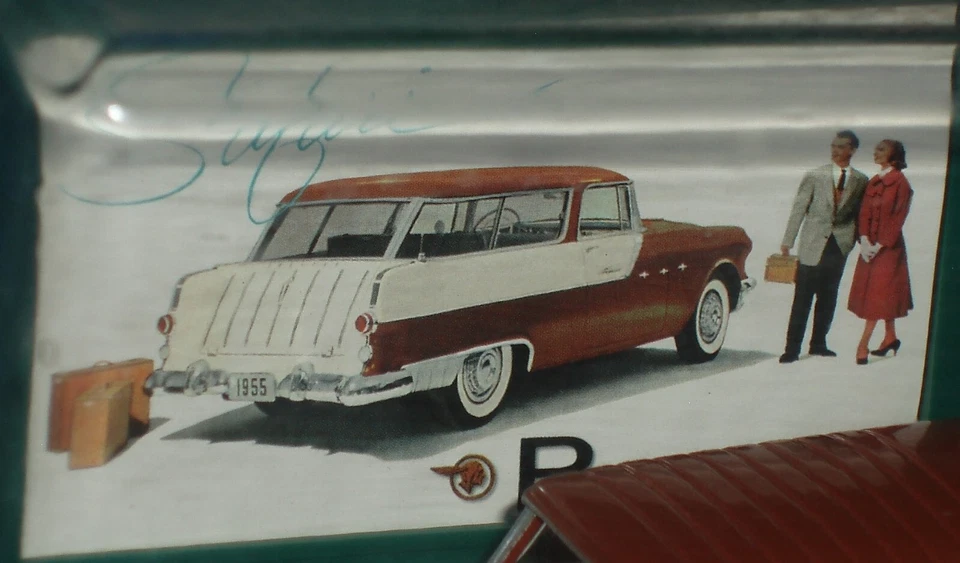 ROAD CHAMPS DIECAST 1955 PONTIAC SAFARI WAGON 1/43 O SCALE w MATCHING BILLBOARD - Image 3 of 4