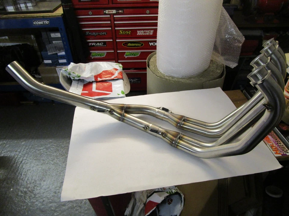 Sistema de escape trasero Suzuki GSXR750 85-87. Sistema completo, stock del Reino Unido. Foto 4 de 4