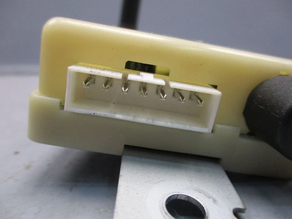 Centralina Chiusura Centralizzata per Kia Carnival I ( Up) 2.9 Tdi 0K54A677R0B - Immagine 4 di 4