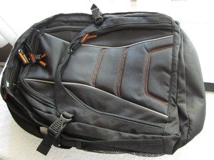 amazonbasics laptop computer backpack