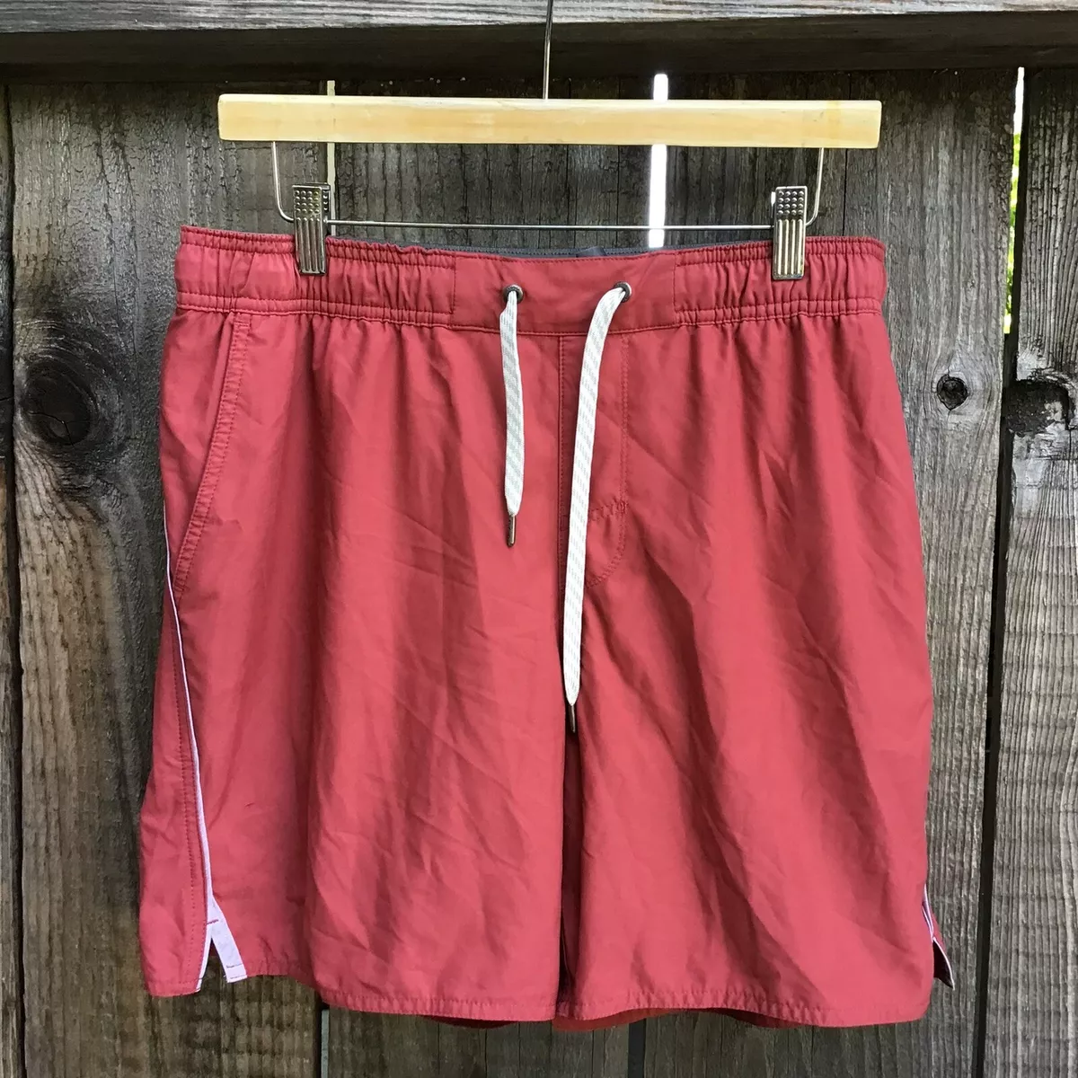 Vuori red athletic activewear shorts womens size large