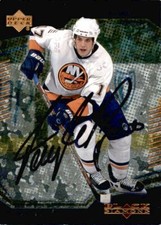 Taylor Pyatt Signed 2000-01 Upper Deck Black Diamond card New York Islanders