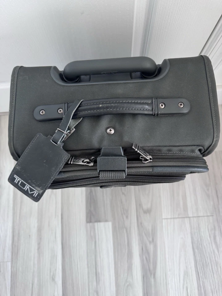 Tumi Classic Green Ballistic Nylon 20” Upright Wheeled Carry On Suitcase 2265M3 - Image 2 of 4