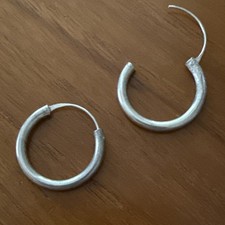 Beautiful Small Hoop earrings With Hinge 0.75  Diameter,sterling silver New 2mm