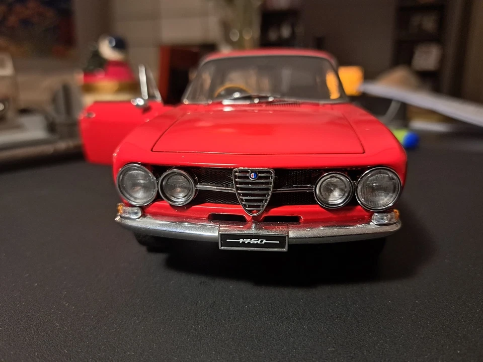 AUTOart  Alfa Romeo GT 1750  Modellino  - ROSSA - Immagine 2 di 4