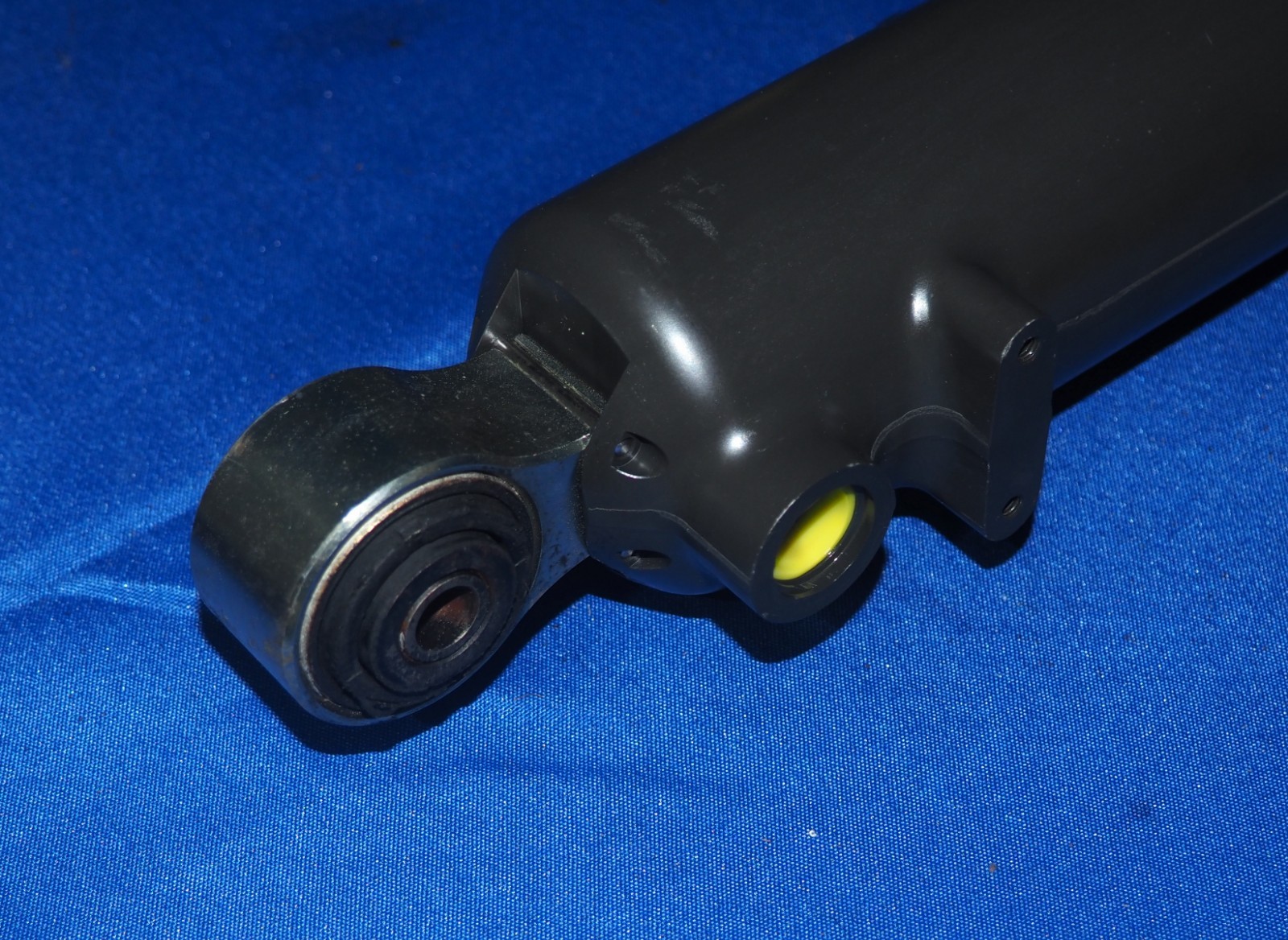 McLaren P1 2014-2015 FRONT+RIGHT Strut assembly P/N 12B0211CP