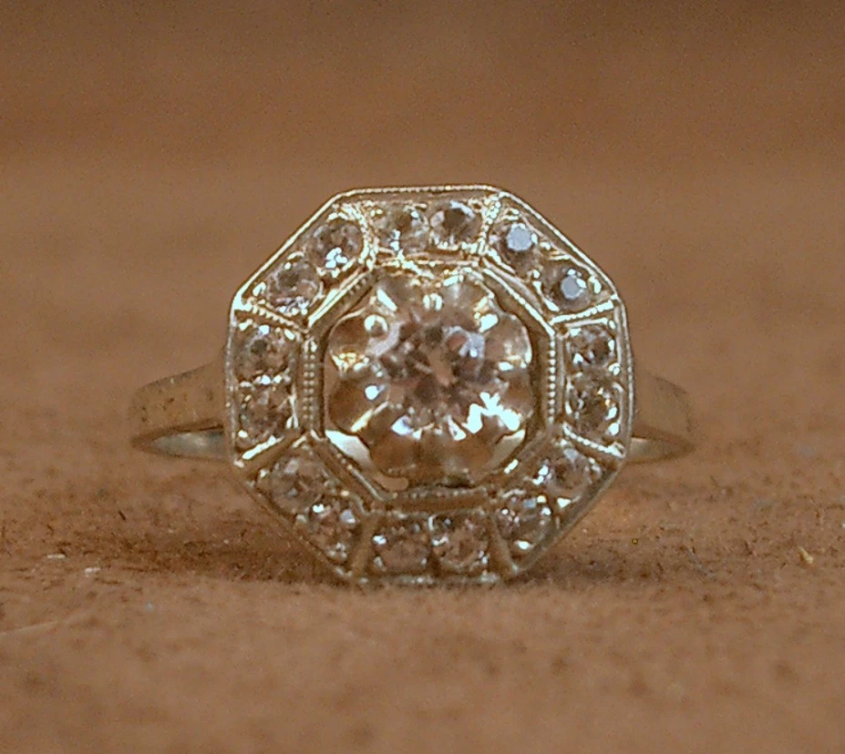 Belle bague ancienne Art Déco en argent massif sertie de pierres blanches - Photo 1/4