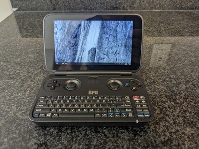 GPD WIN UMPC Intel Atom x7 4GB RAM 64GB SSD Windows 10 Home Gaming