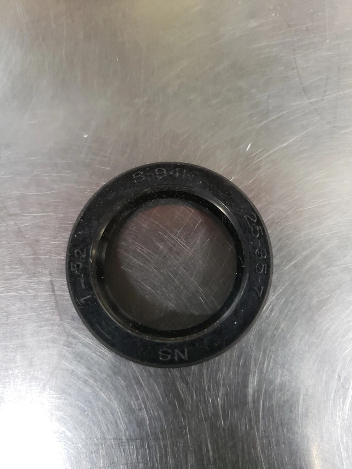 Sello de eje helicoidal delantero NOS National Steering Gear 222510 Foto 2 de 4