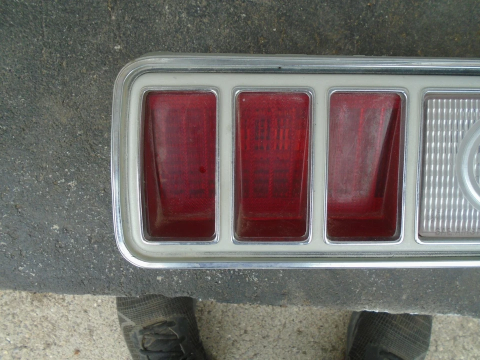 74 75 76 77 DODGE ROYAL MONACO BROUGHAM RIGHT TAIL LIGHT NICE - Image 2 of 4