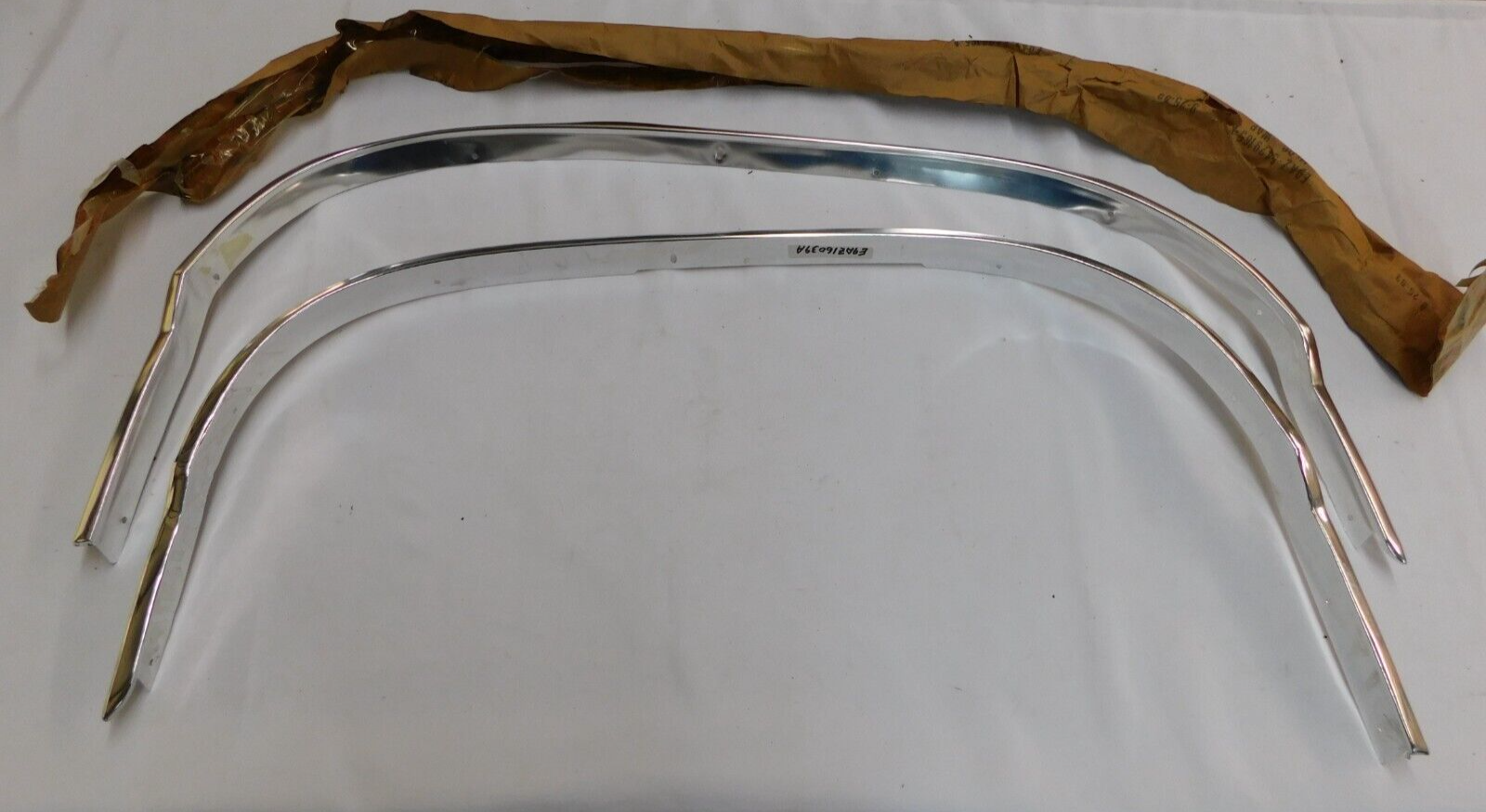 NOS OEM Ford 1989 1990 1991 Crown Victoria LTD Wheel Lip Opening Mouldings Trim