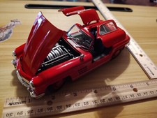 Welly 1/24 Scale Sharp Red Mercedes-Benz 300 SL Diecast Model Car, 24064