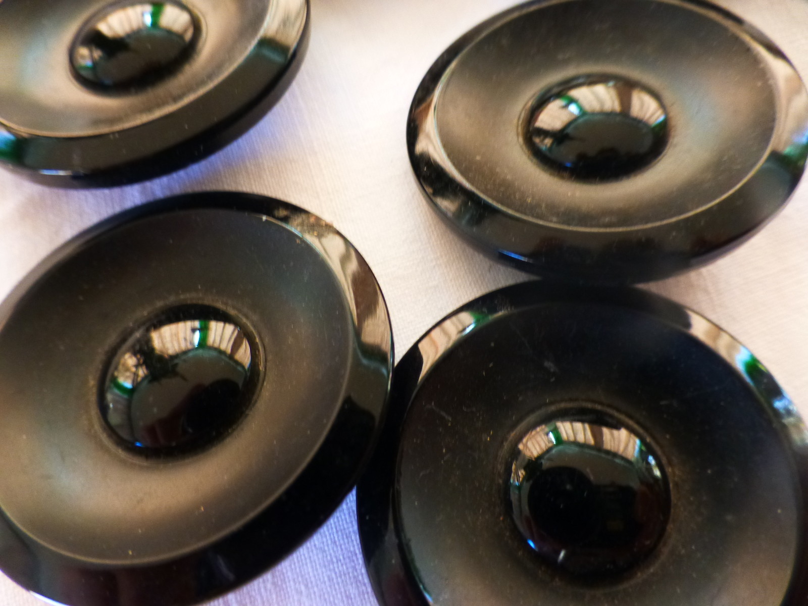 Lot De 9 Boutons Vintage Noir Sculpté - 2,3 Cm De Diamètre - Occasion