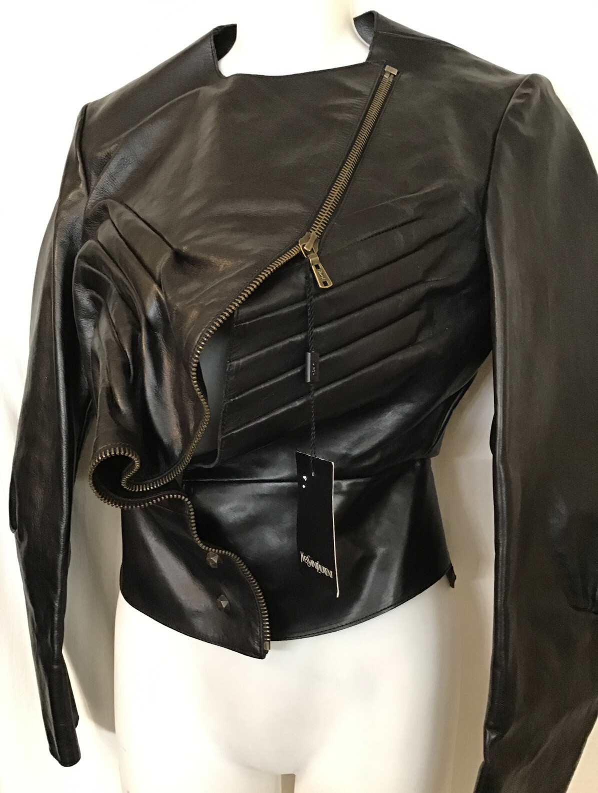 Yves Saint Laurent 2008 Giacca in pelle nera rigida manica a 1 2 cerniera taglia F 40 Nuova con etichette