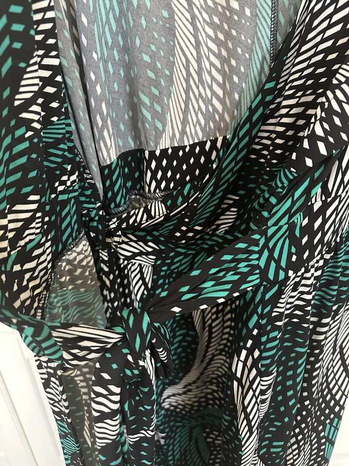 Vestido envolvente manga 3/4 Lane Bryant-talla 26/28-verde azulado, negro, blanco-iglesia-noches Foto 4 de 4