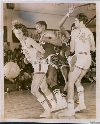 1971 Olympic'S Don Carras Pursues Basketball Past Barry Brown Vintage Photo 6x8