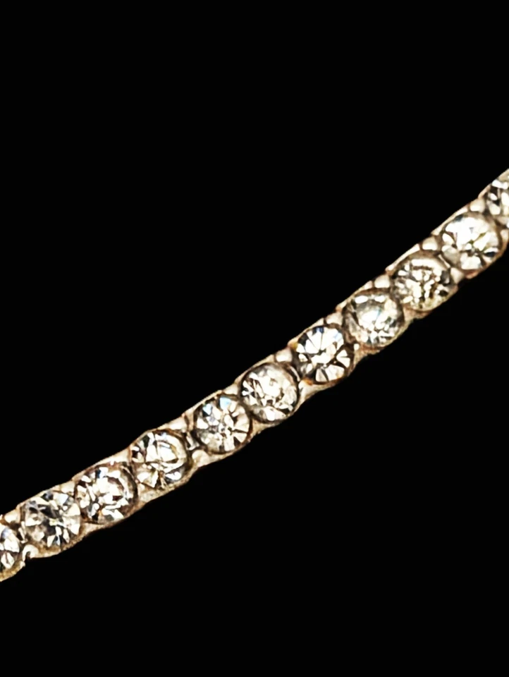 Collar Colgante BCBGeneration Cristal Curvado en Forma de Estrás Tono Plateado Foto 2 de 4