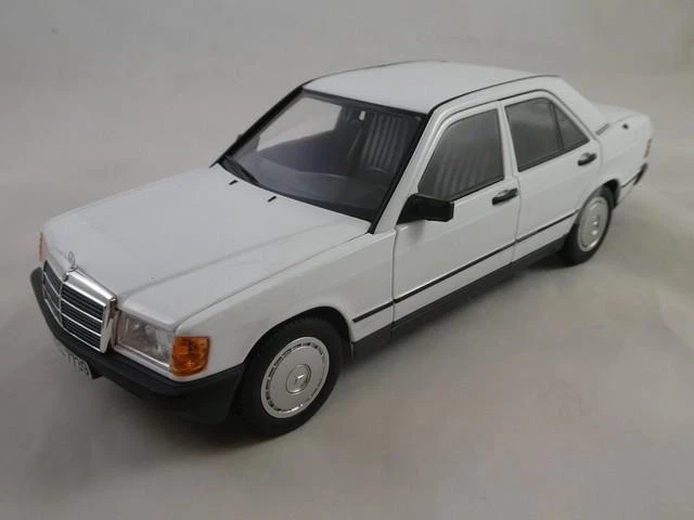 Norev  Mercedes benz  190 E  1982 WHITE SCALA  1:18 COD 183820 - Immagine 2 di 3